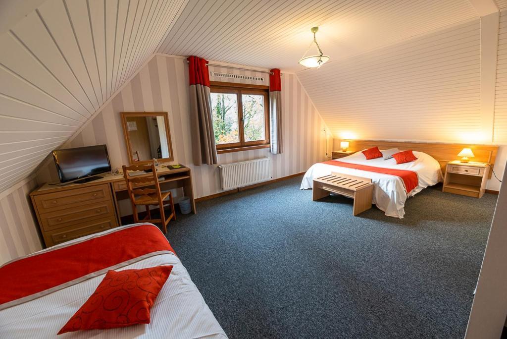 Logis - Hotel Restaurant La Sapiniere Wisques Zewnętrze zdjęcie