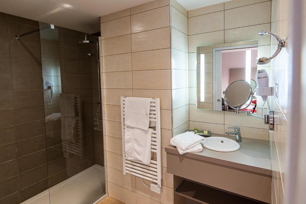 Logis - Hotel Restaurant La Sapiniere Wisques Zewnętrze zdjęcie